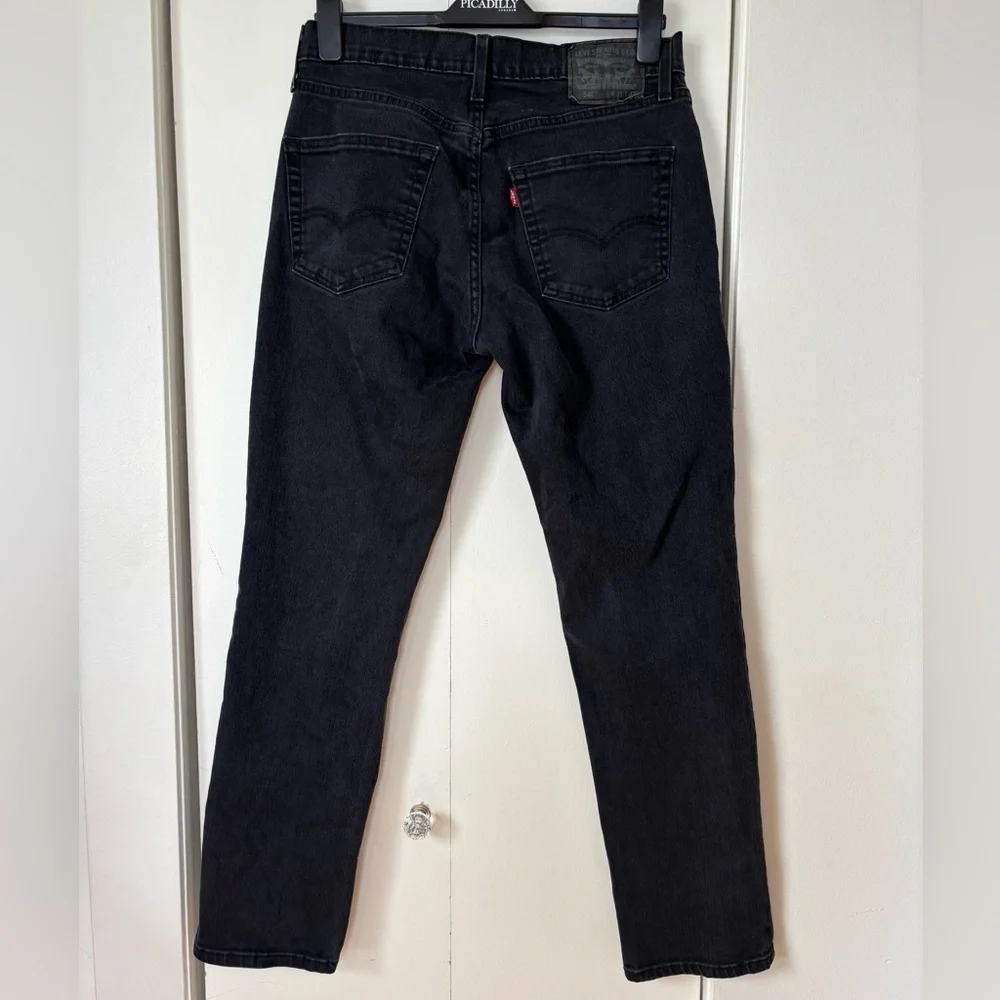 🎉4/30$🎉 Levi’s Black Denim Jeans – Size 31 - Picture 2 of 3